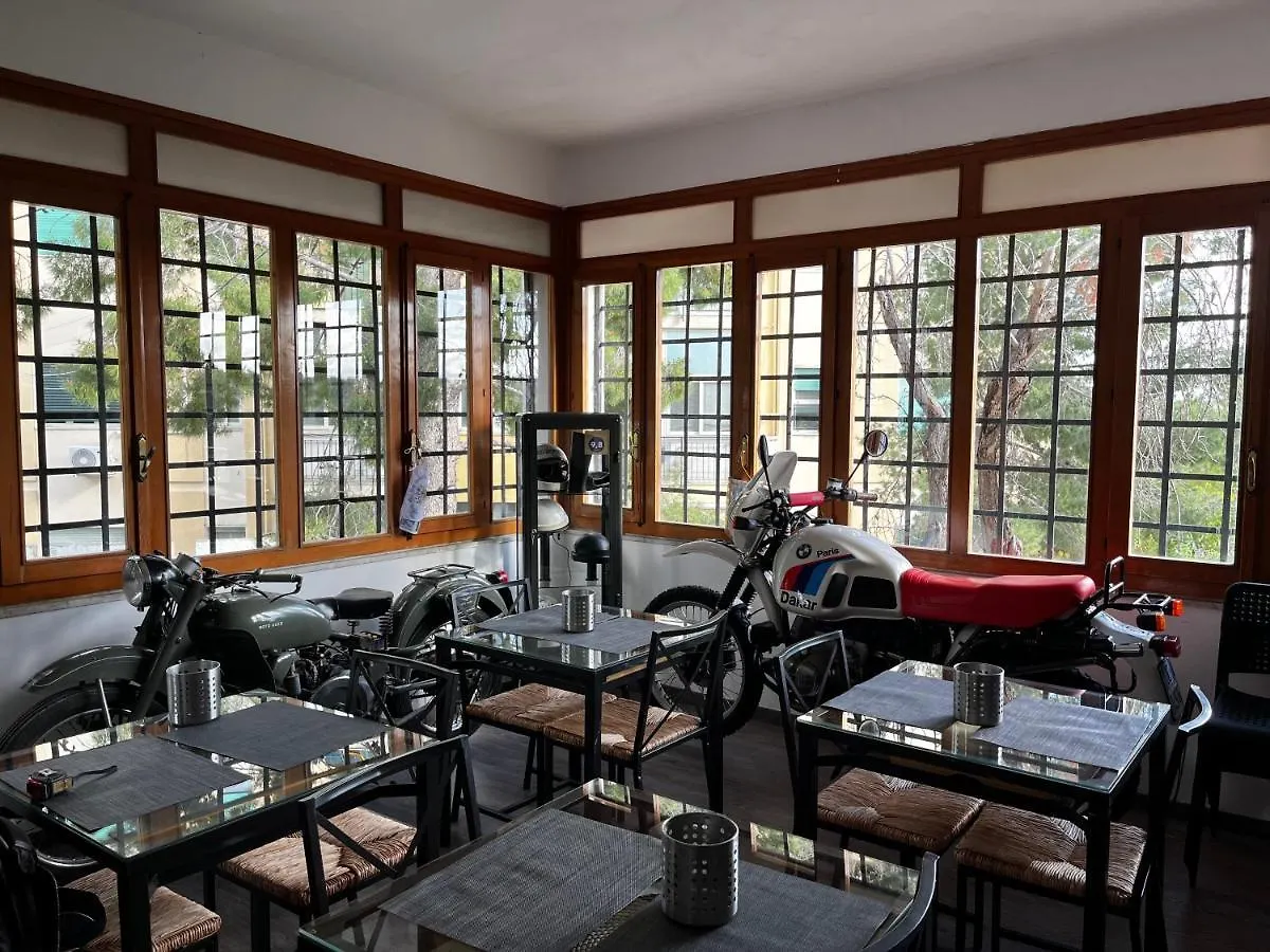 Bmb Bed Motor Bike Bed & Breakfast Noto