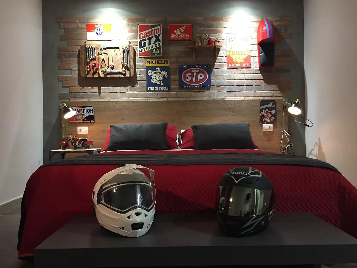 Bmb Bed Motor Bike Bed & Breakfast Noto