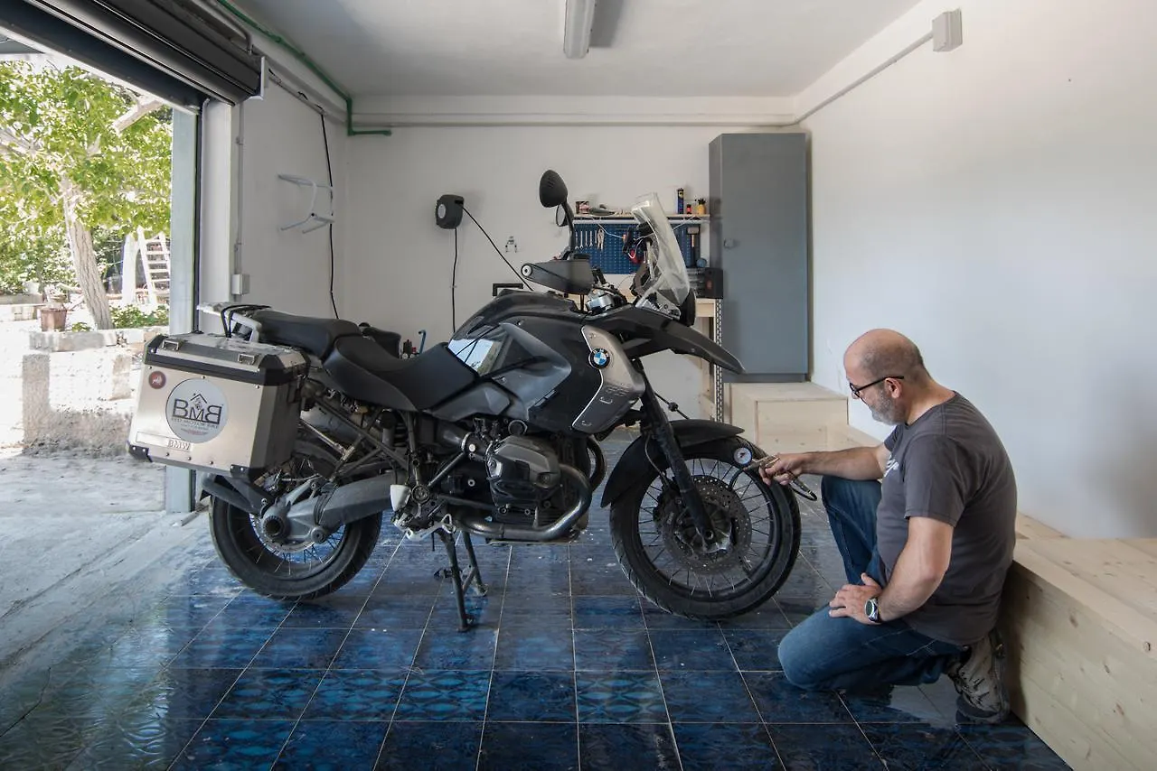 ***  Bmb Bed Motor Bike Bed & Breakfast Noto Italy