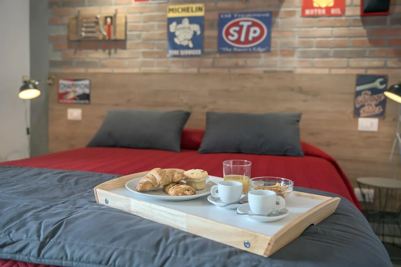 Bmb Bed Motor Bike Bed & Breakfast Noto